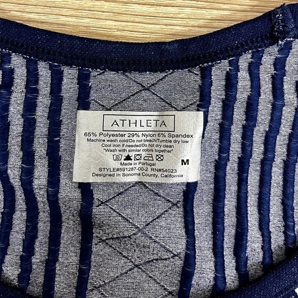 Athleta Finish Fast Line Tee in Navy/White - SIZE M - Picture 2 of 6